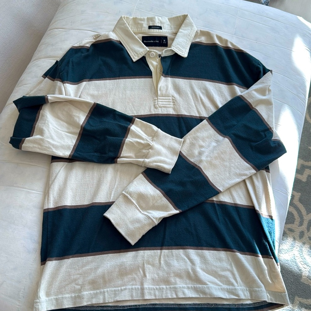 Abercrombie mens shirt minimally warn,great condition oversized fit size M.